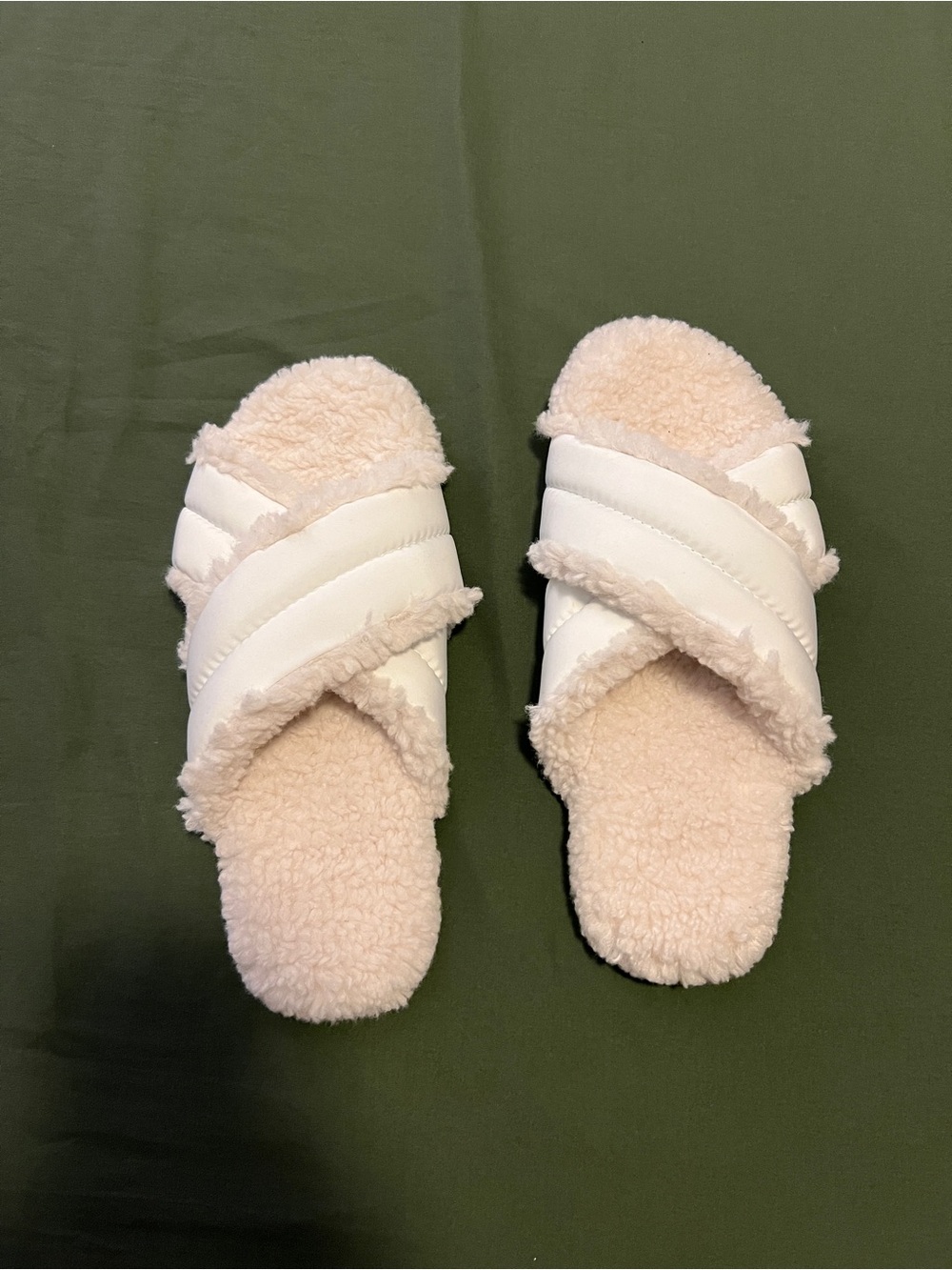 Aerie Women’s Plush Crossband Slide Sandals in Cream Women’s Size 7